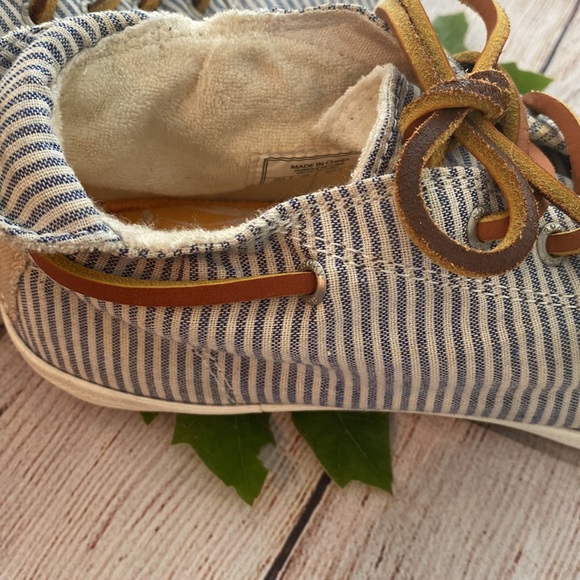 ROXY Encinitas Mid-top Nautical Stripe Sneakers - Picture 8 of 12